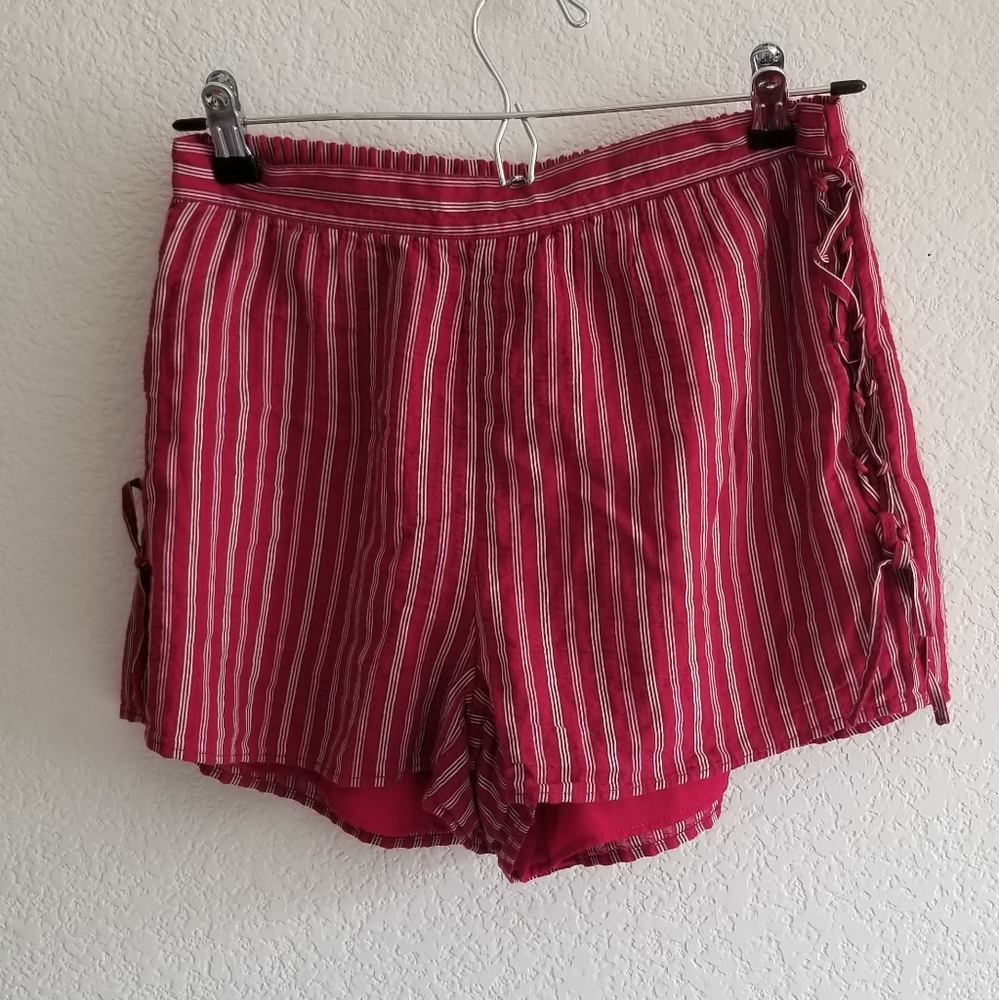 AE red stripe shorts